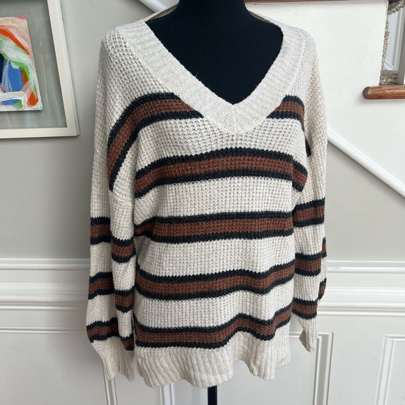 AMERICAN EAGLE - V NECK BOXY SWEATER - SIZE XS - Picture 1 of 4